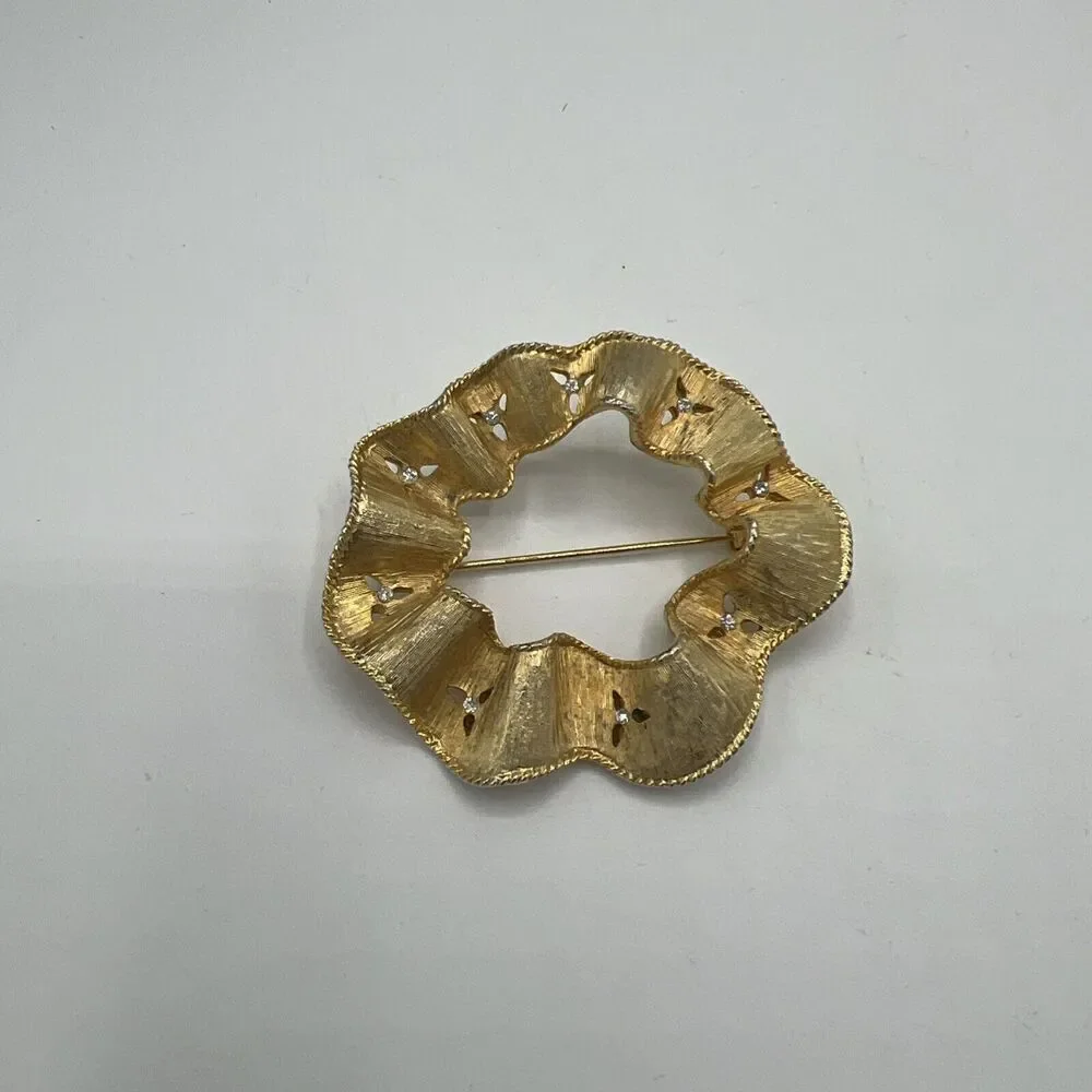 Gold Plated Ribbon Lapel Pin Brooch and Clip-On Earrings Set Vintage Jewelry